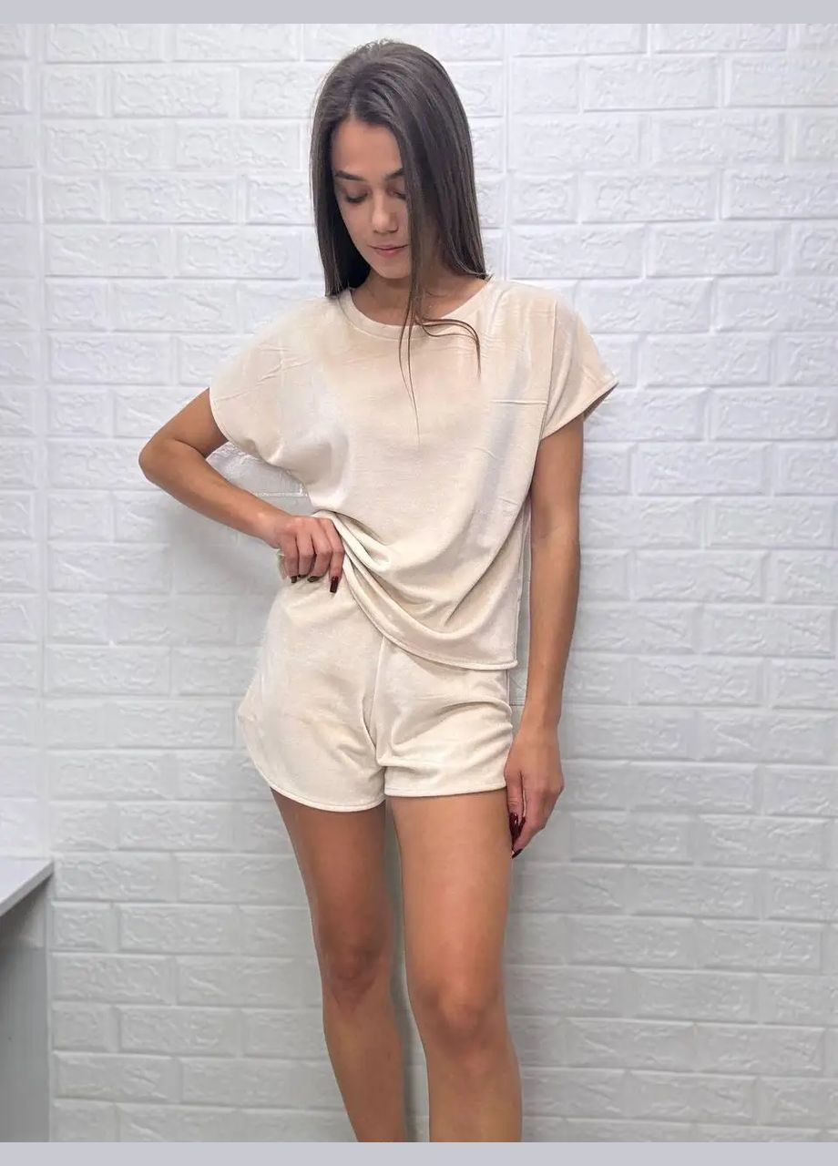 Бежевая всесезон велюровый комплект футболка шорты, бежевый цвет, размер s-xl No Brand