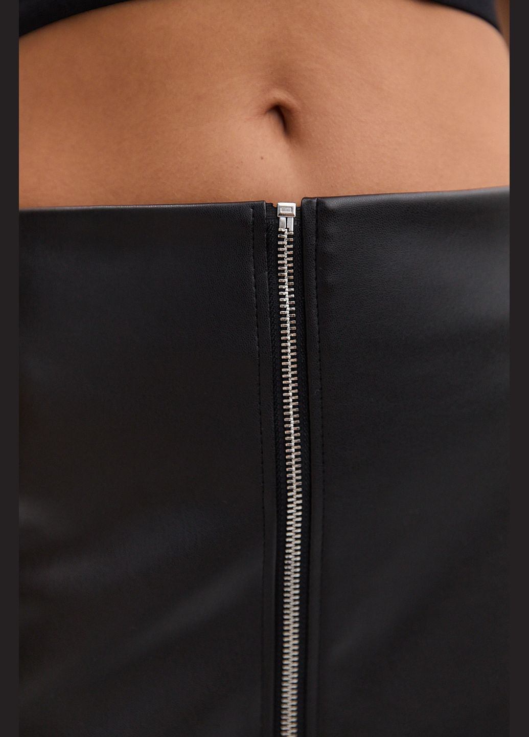 Черная кожаная мини-юбка черная с молнией спереди Arjen