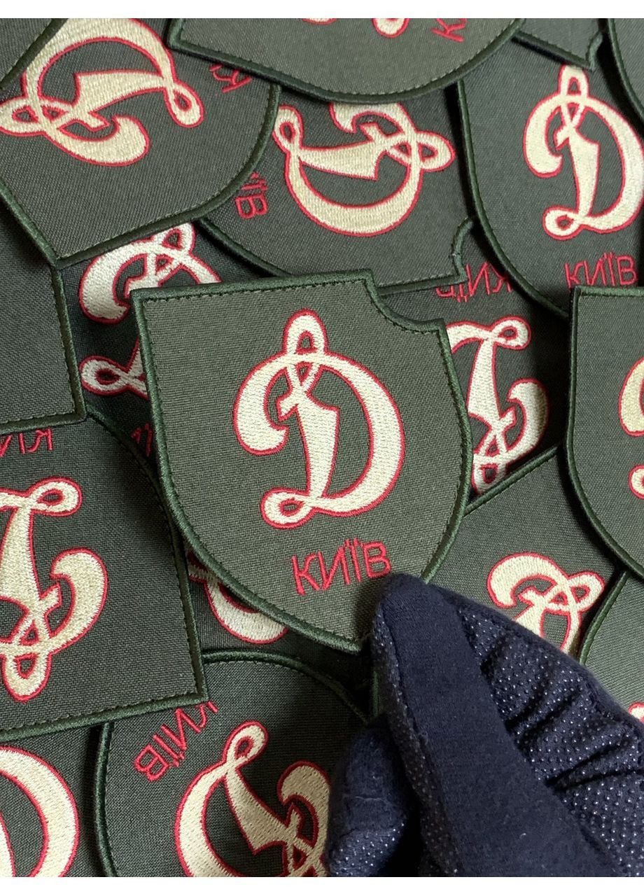 Шеврон Динамо Київ (Форма щит. На липучці) Розмір 9x7.5см No Brand (369924481)