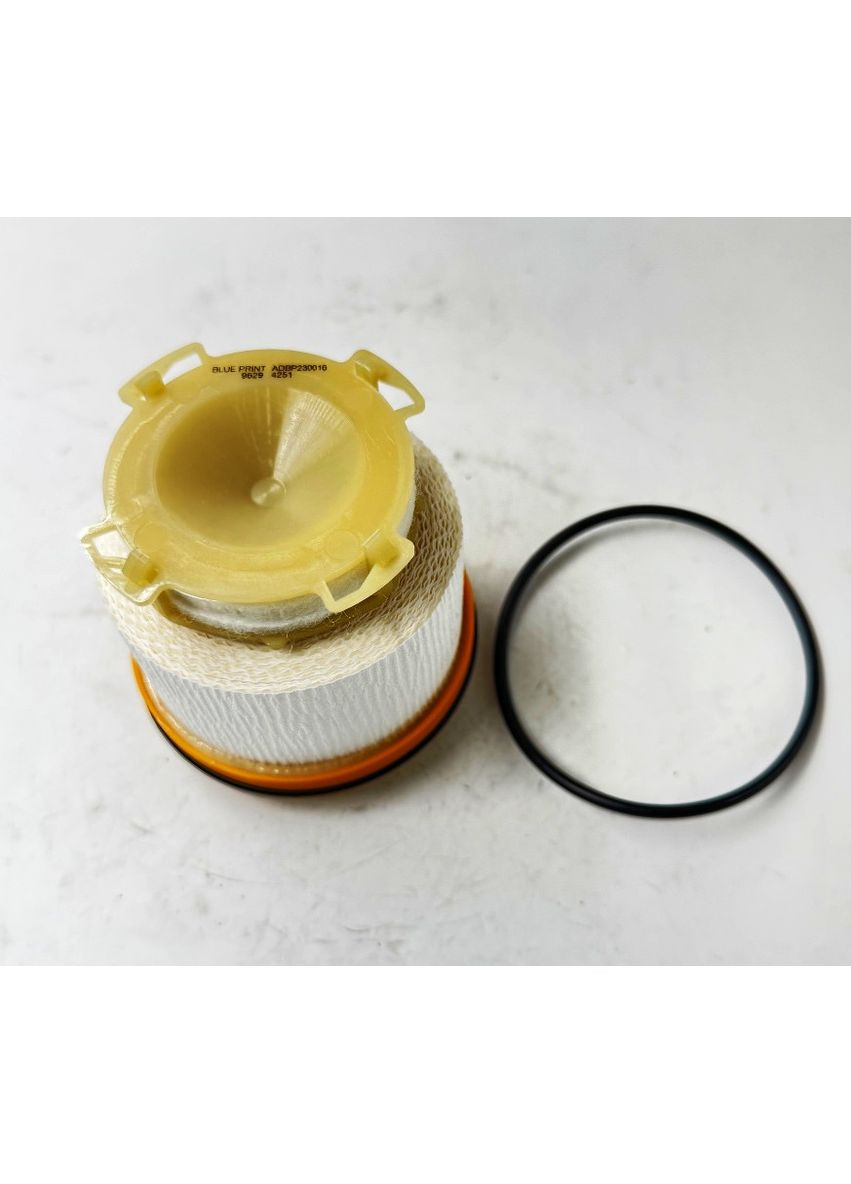 Фільтр паливний вставка, аналог, ADBP230016 OEM 23390-0L050 Fortuner Blue Print (369963293)