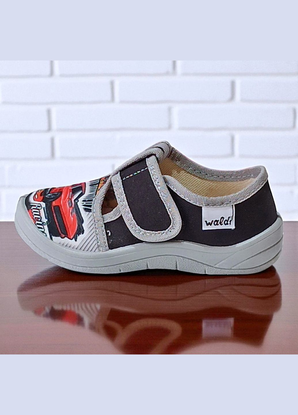 Черные ортопедические тапочки на липучке для мальчика сменная обувь в садик сменка валди Waldi