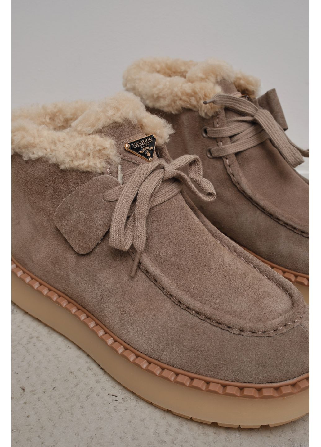 Жіночі зимові замшеві черевики світло-коричневого кольору з хутряною опушкою на зручній підошві Hengji (363267554)