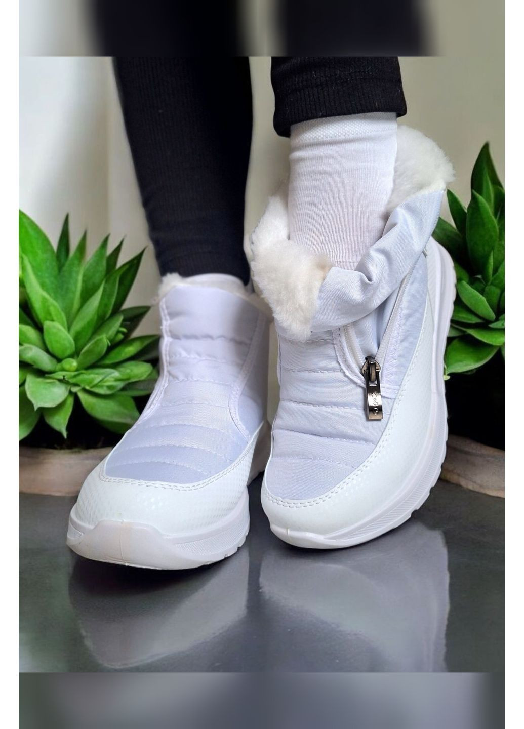 Жіночі зимові короткі білі дутики на хутрі теплі з блискавкою Viki Дутики (366422168)