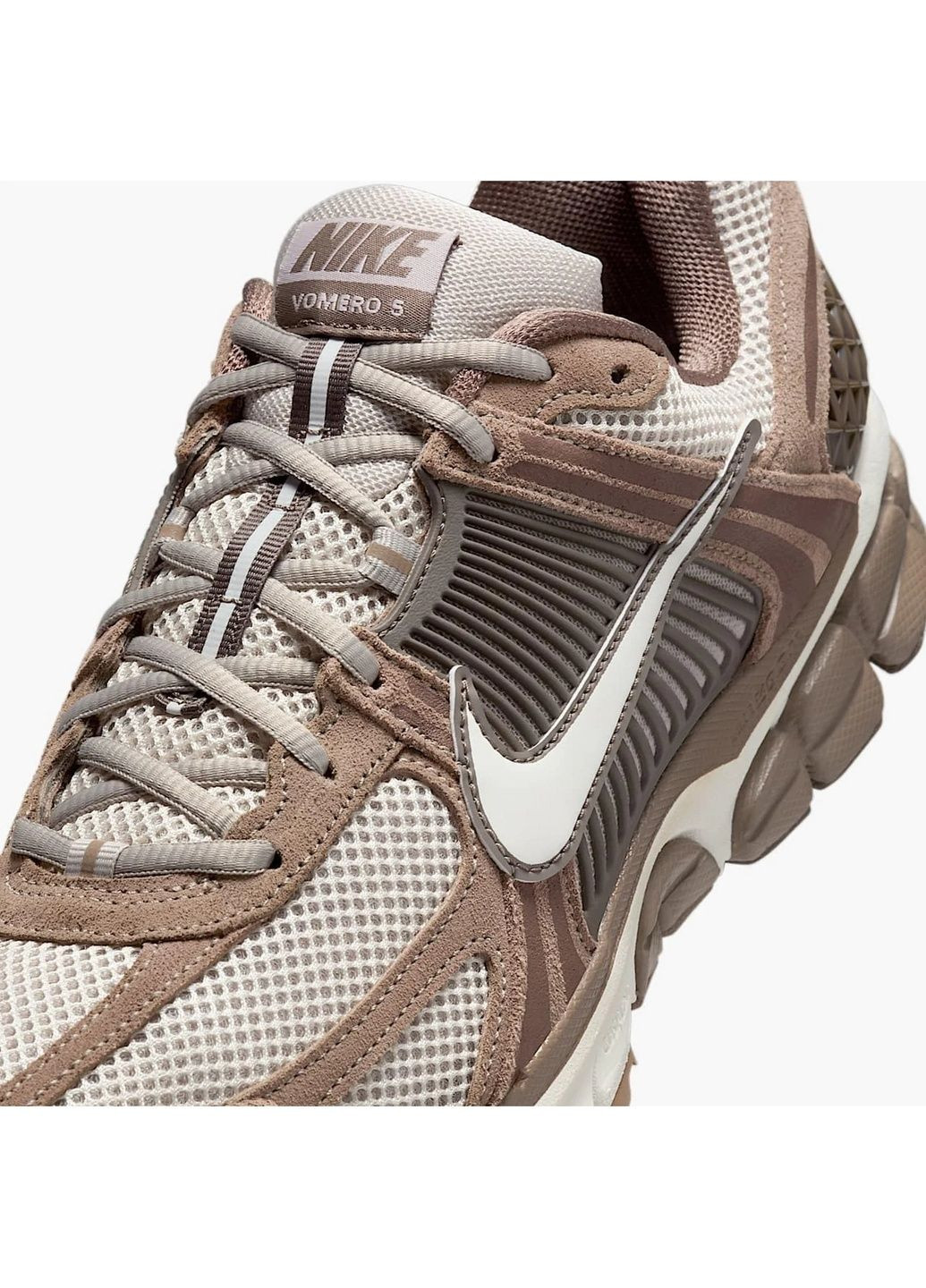 Коричневі кросівки чоловічі vomero 5 brown/beige Nike