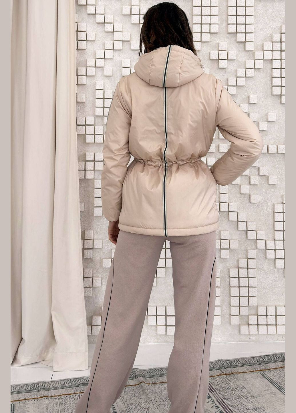 Молочная демисезонная куртка Nenka