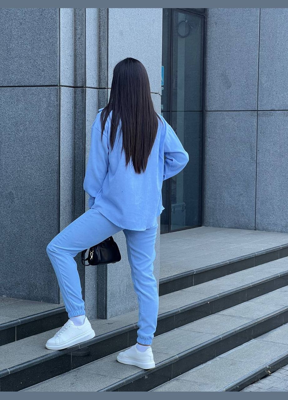 Жіночий костюм із мікровельвету на кнопках блакитного кольору 26049 Vo Fashion (296932113)