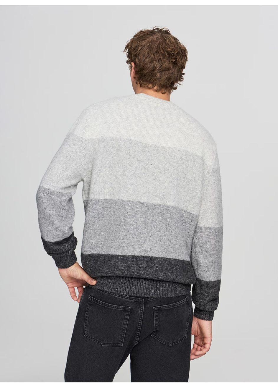 Сірий зимовий светр чол Terranova