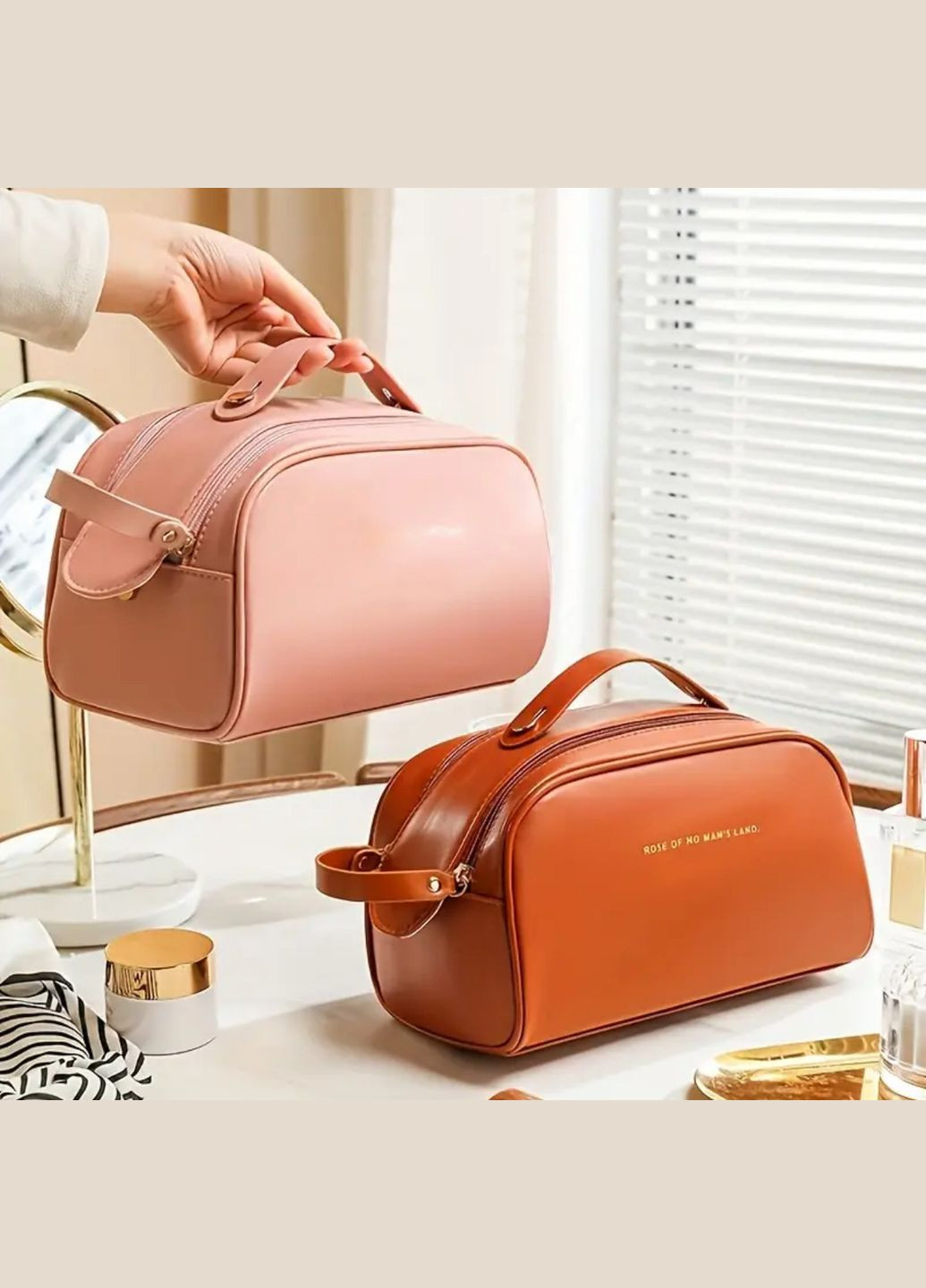 Вместительная большая компактная косметичка из кожзама розовая No Brand (323426882)