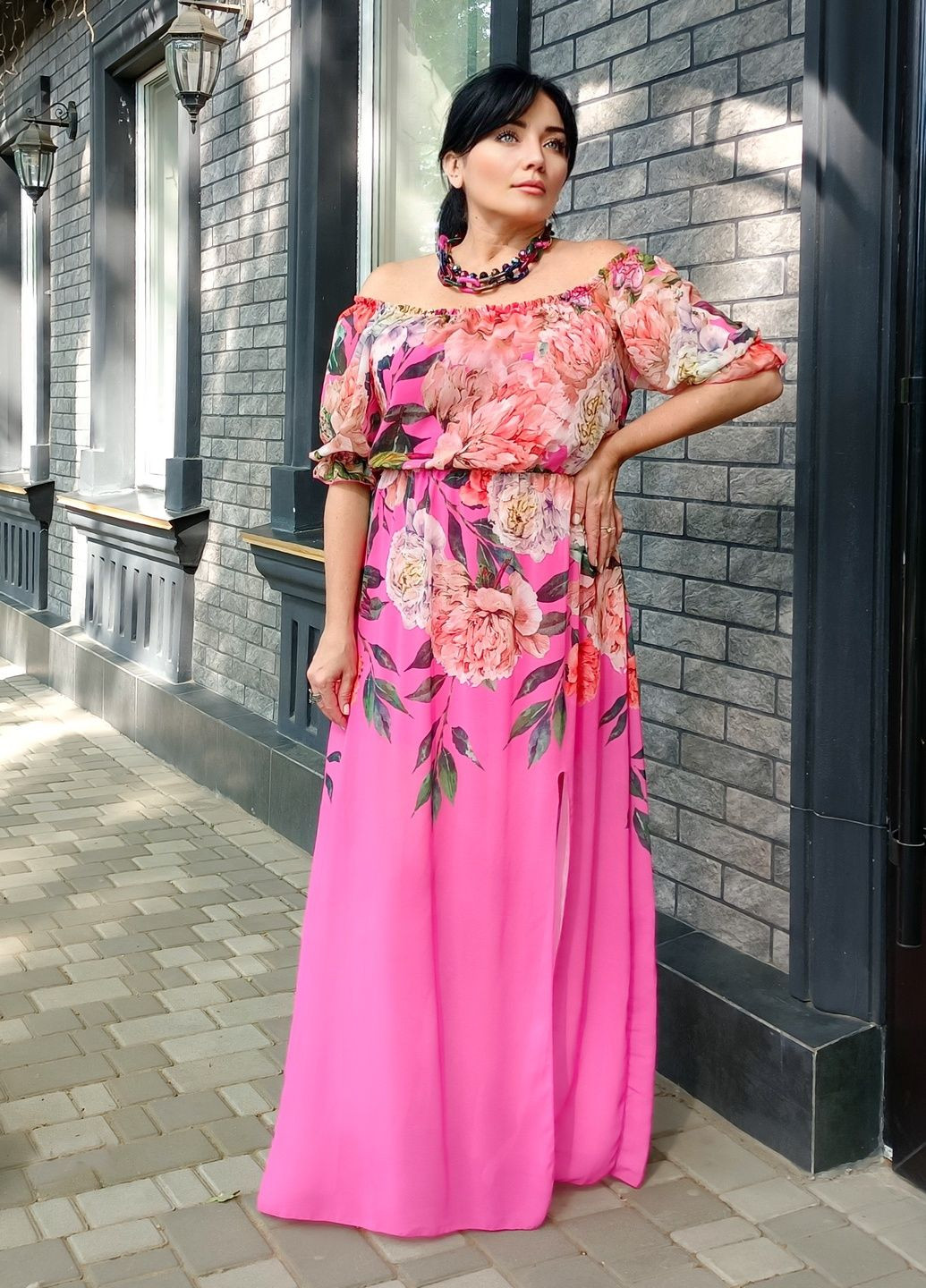 Рожева повсякденний, кежуал сукня з відкритими плечима Moda Italia з квітковим принтом