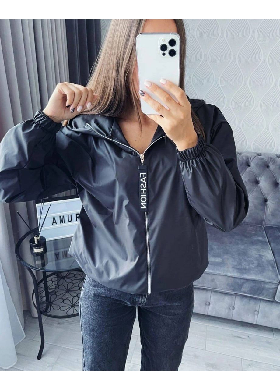 Чорна демісезонна куртка-вітровка жіноча Style Point