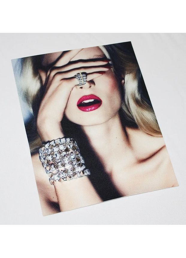 Нашивка тканева з декором "Дівчина в браслеті" (7436) No Brand (365730954)