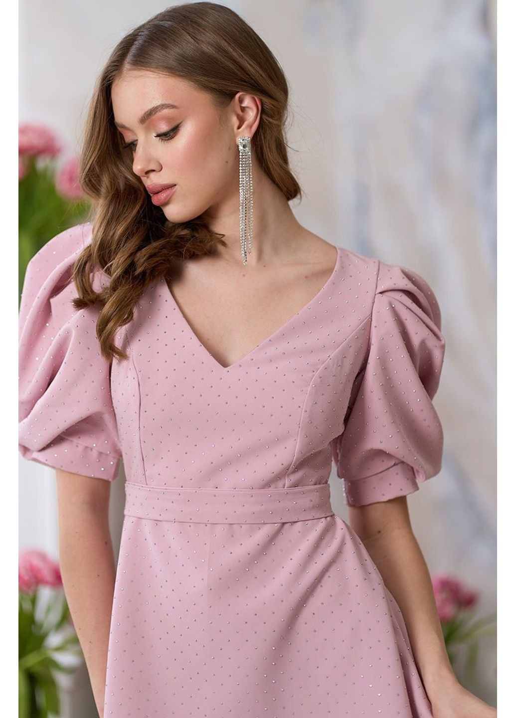 Розовое коктейльное короткое платье со стразами 24118 розовая Tanita-Romario