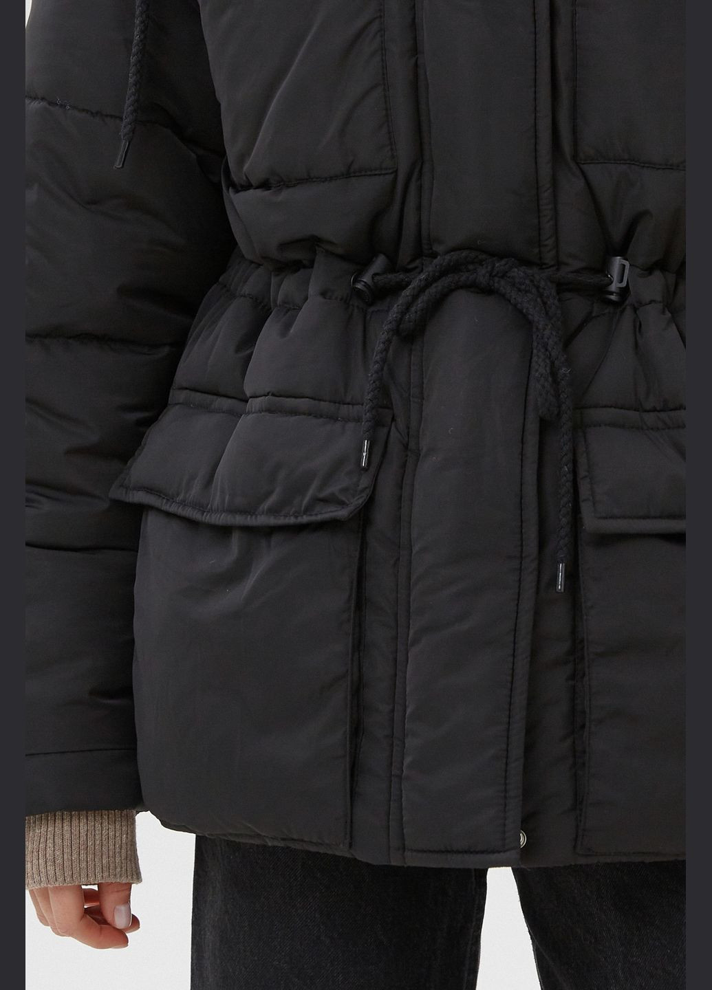 Черная зимняя куртка, цвет черный Estro