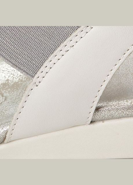 Белые женские кожаные босоножки на танкетке в серебристо-белом цвете, германия. Caprice без застежки