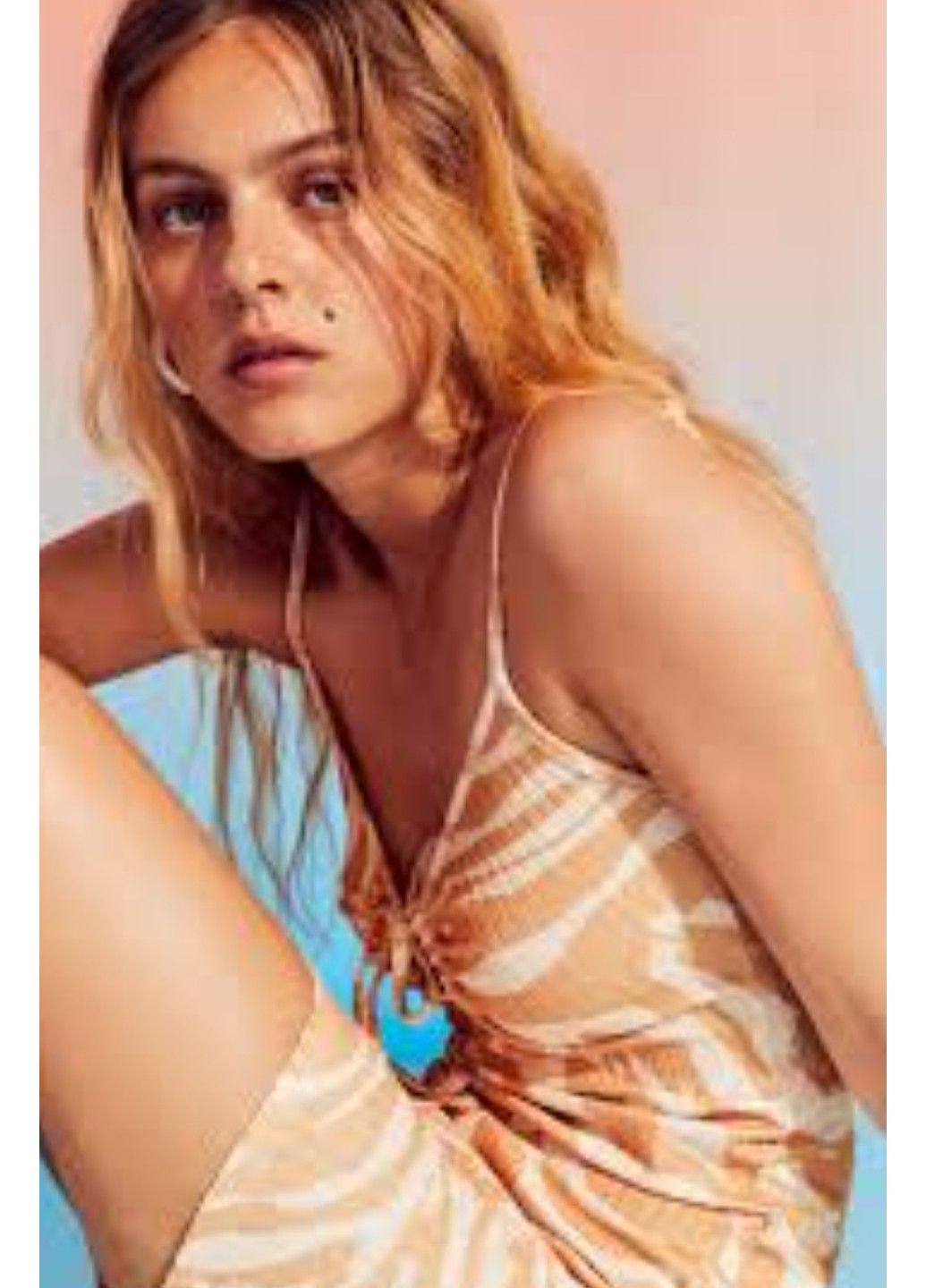 Светло-бежевое повседневный женское приталенное трикотажное платье н&м (57105) xs светло-бежевое H&M