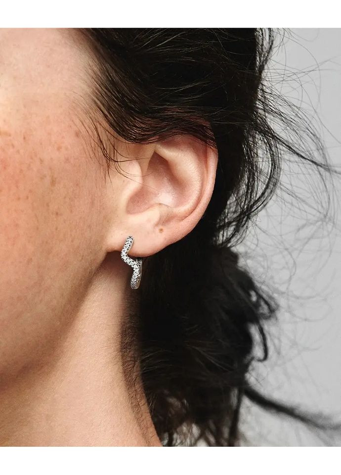 Серебряные серьги с бриллиантами "Блестящая волна" 292545C01 Kabluchka (355345850)