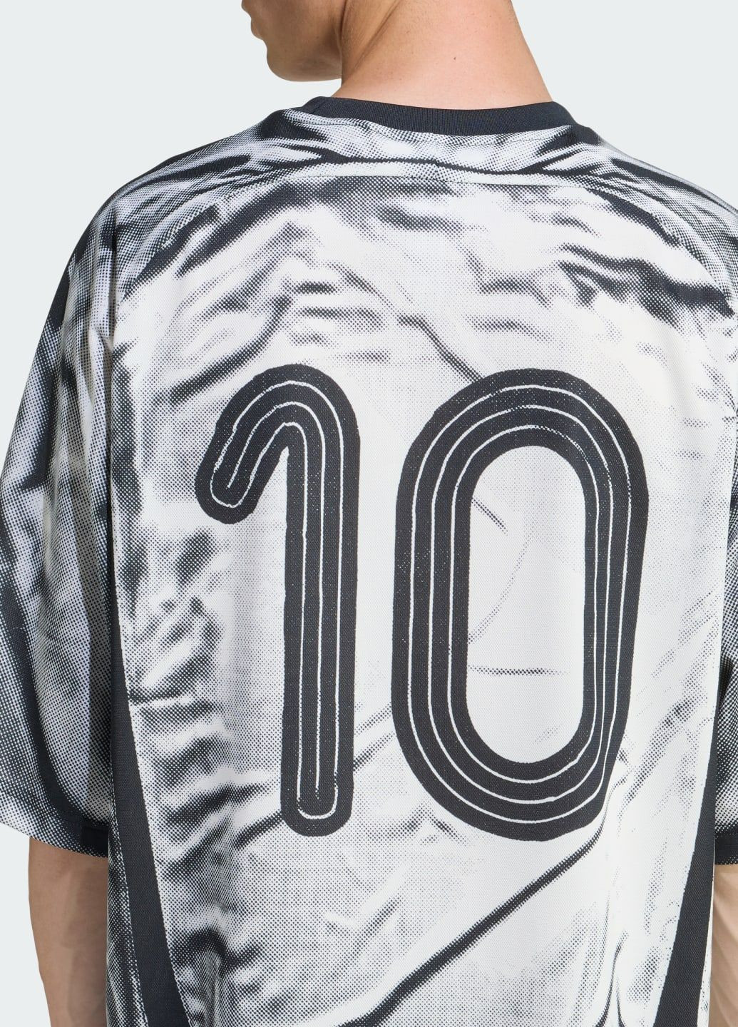 Белый демисезонный спортивный лонгслив adidas с логотипом