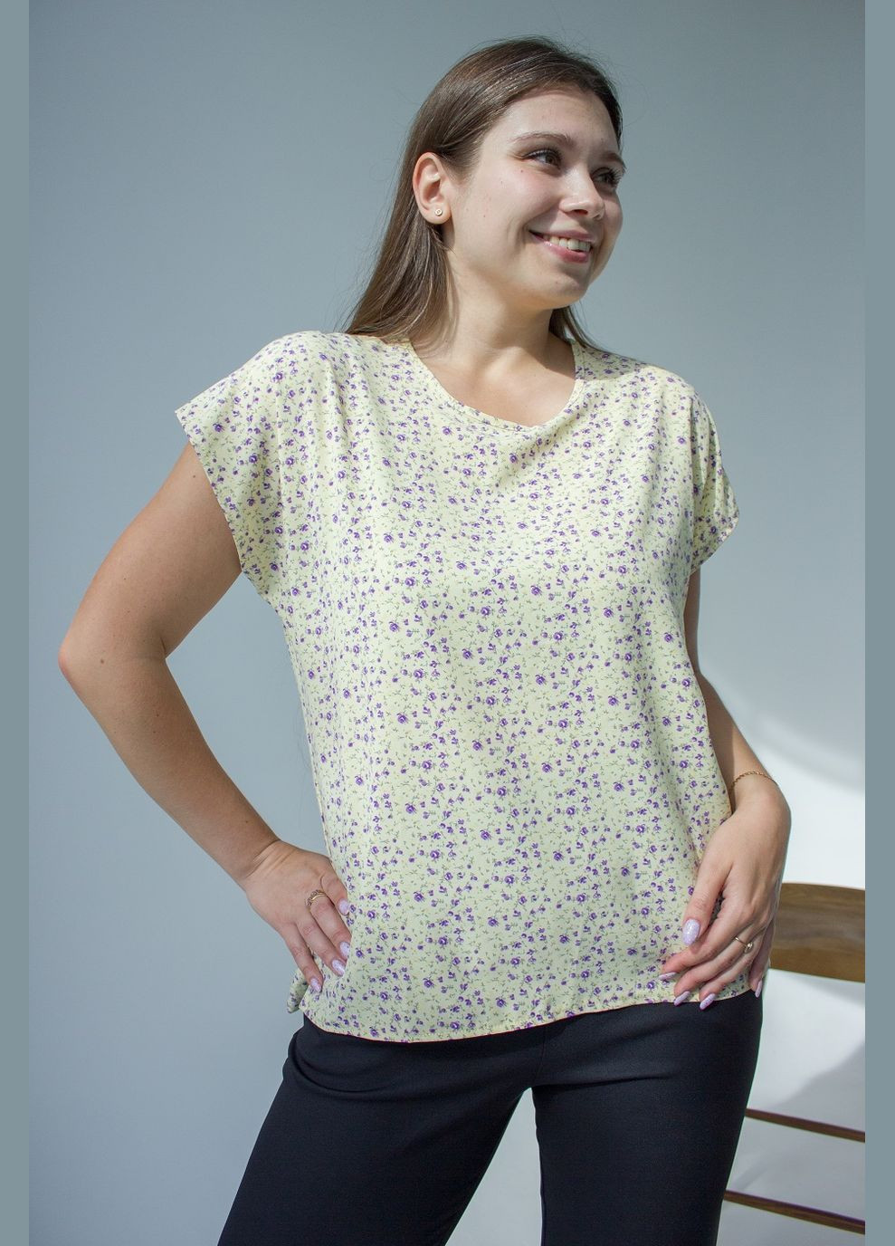 Жёлтая блузка женская 0071 цветы сиреневые софт желтая Актуаль