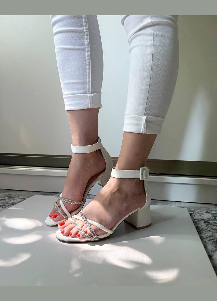 Стильні жіночі босоніжки No Brand (337570100)