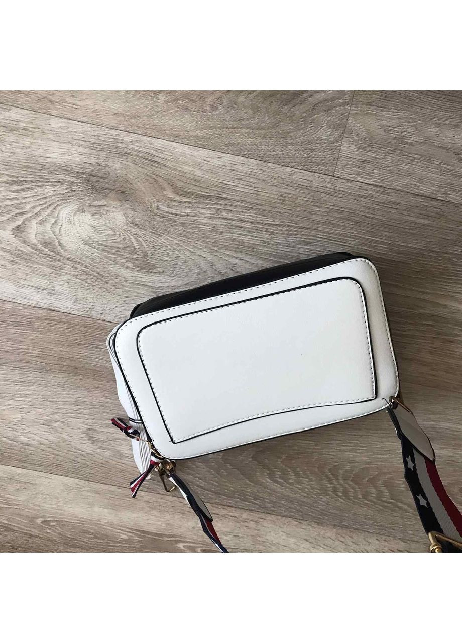 Жіноча сумка на плече з брелоком фіолетова класична з екошкіри з блискавкою та довгою ручкою ProDobro (363136395)