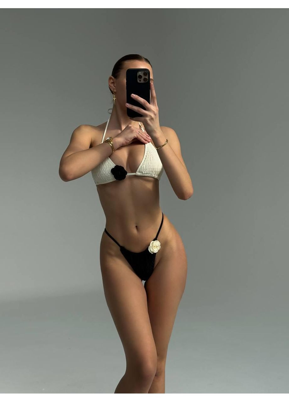 Комбінований літній жіночий роздільний чорно-білий купальник з трояндою / жіночий стильний купальник бікіні чорно-білий з квітковим акцентом No Brand