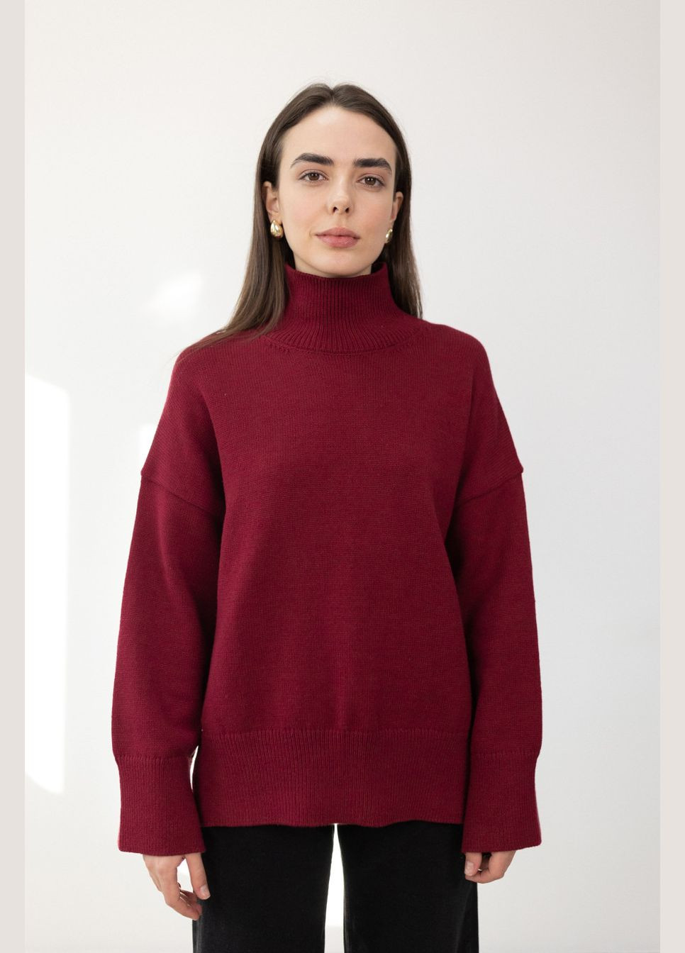 Бордовий демісезонний светр в'язаний з високою горловиною s004 джемпер Twice
