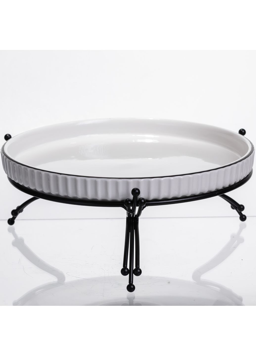 Сервировочное блюдо фарфоровое 25 см на подставке, черный Yiwu (372502433)