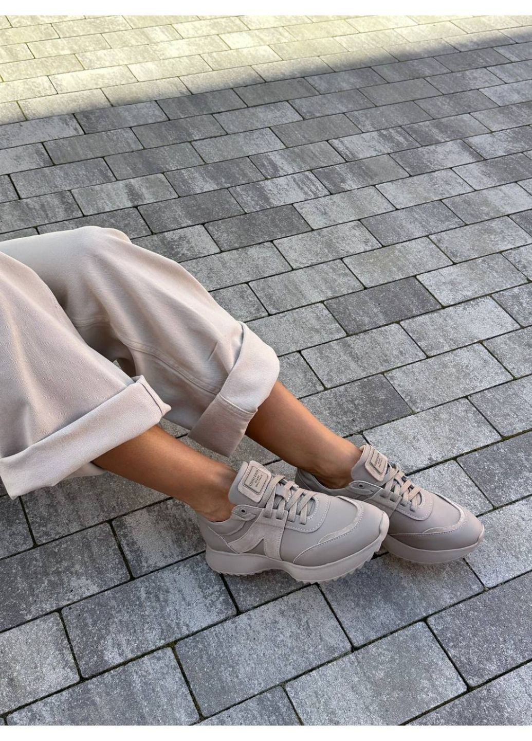 Сіро-бежеві літні жіночі шкіряні кросівки (2800) VZUTIK