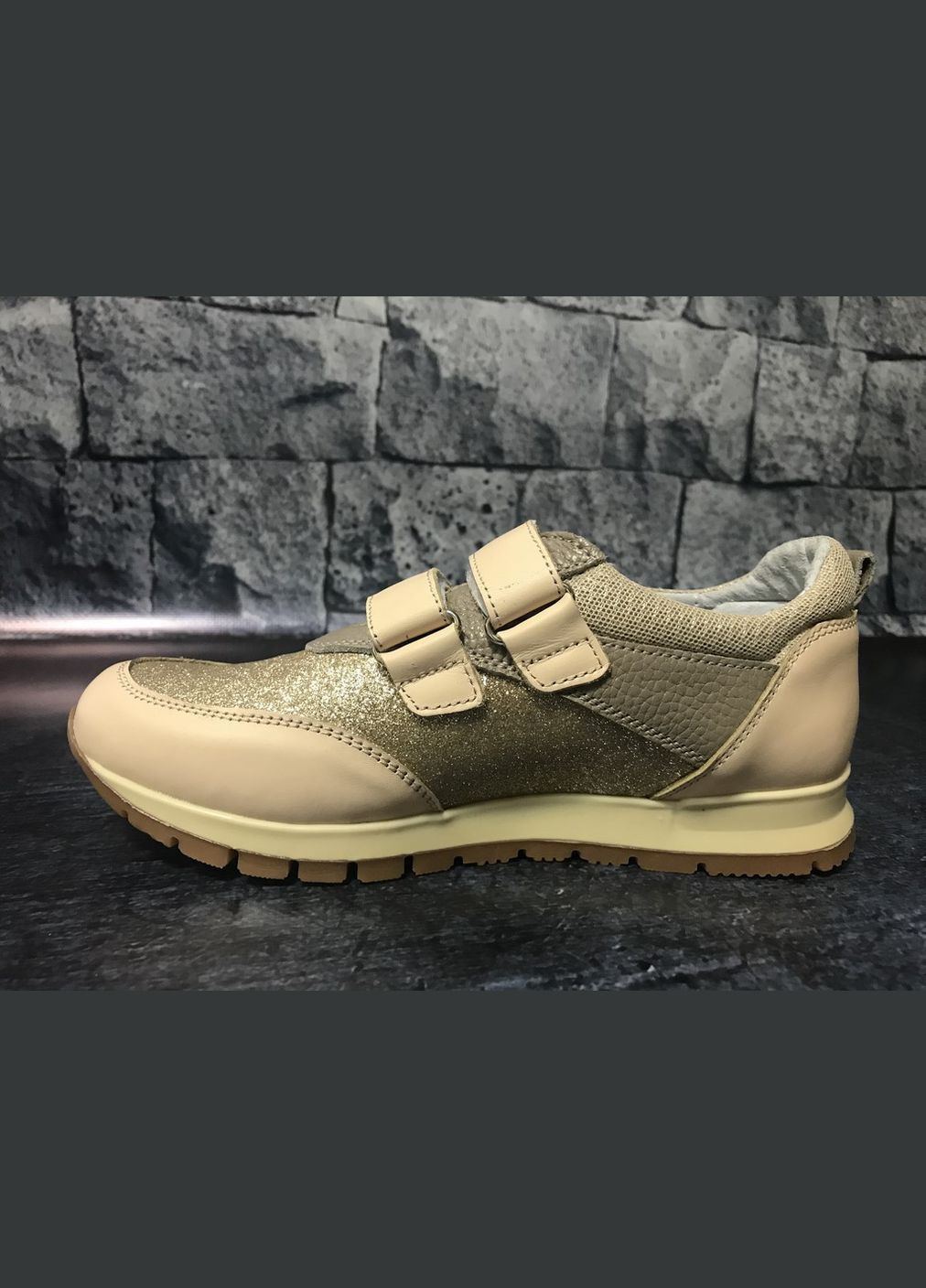 Бежеві всесезонні шкіряні кросівки для дівчаток на липучці пудра 11Shoes