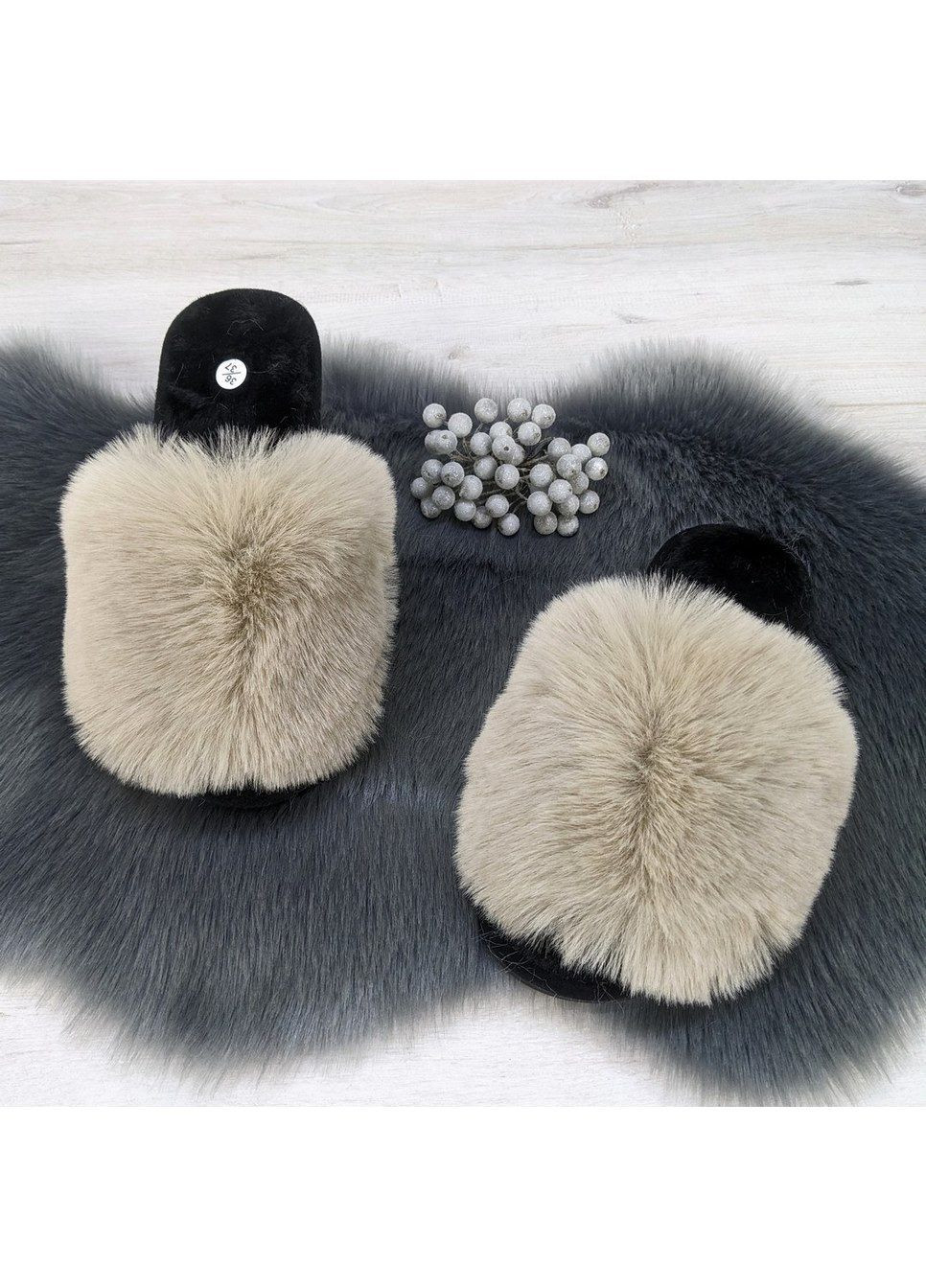 Бежевые тапочки женские меховые Lion