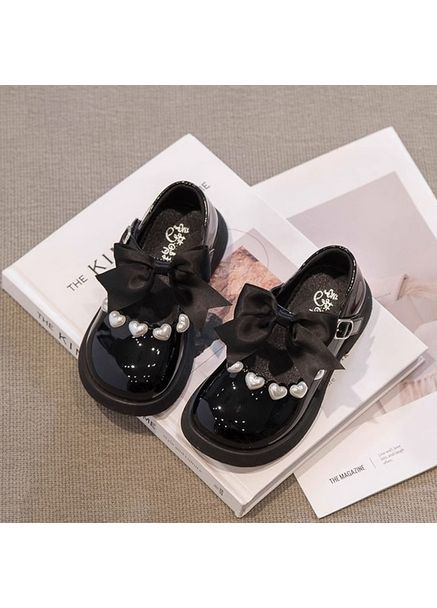 Туфлі для дівчинки лаковані з сердечками колір чорний 10903 No Brand (349444838)