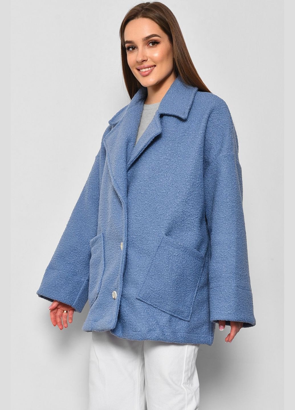 Голубое демисезонное Пальто женское полубатальное укороченное голубого цвета Let's Shop