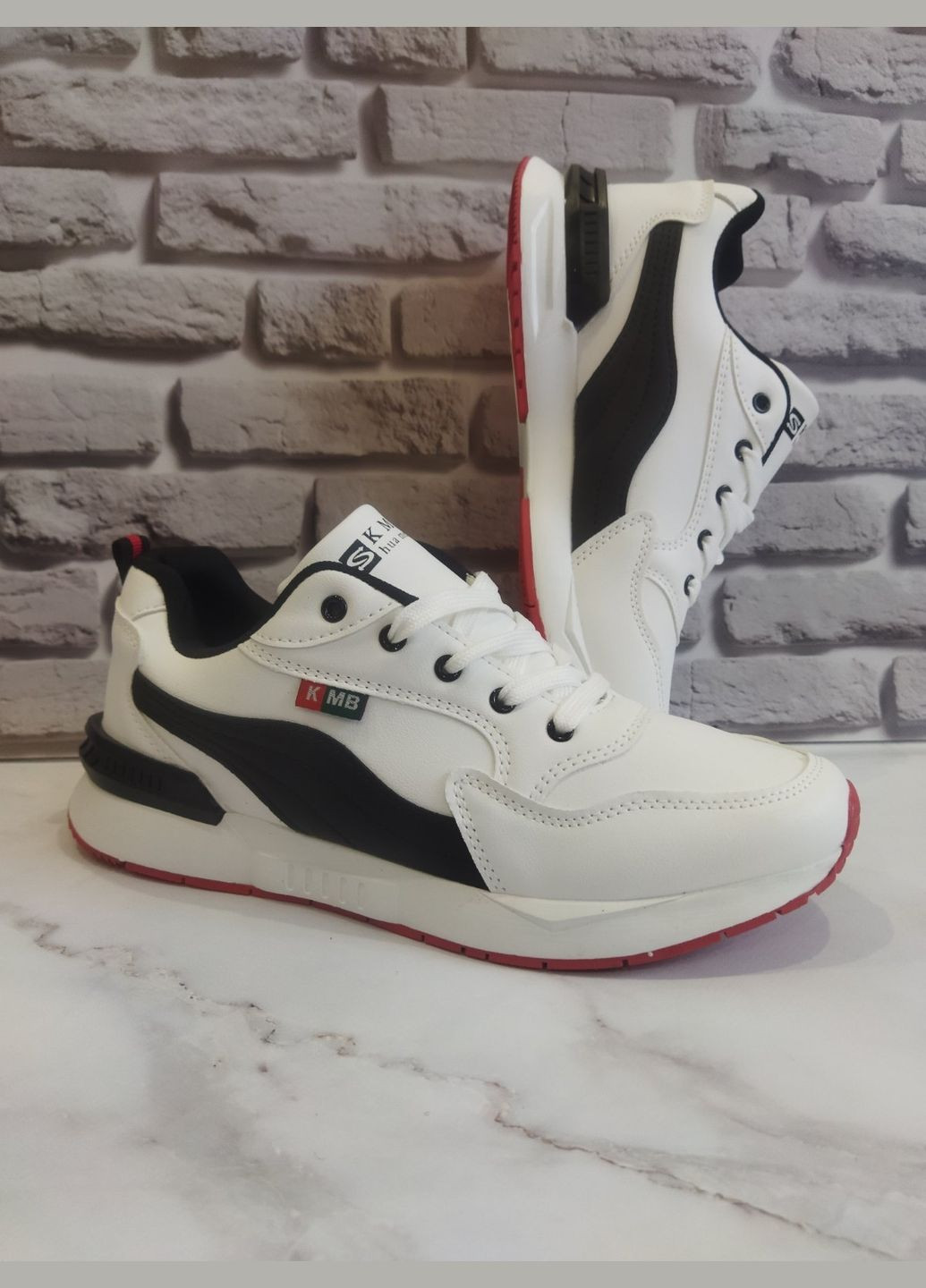 Білі стильні кросівки для чоловіків чи підлітків KMB