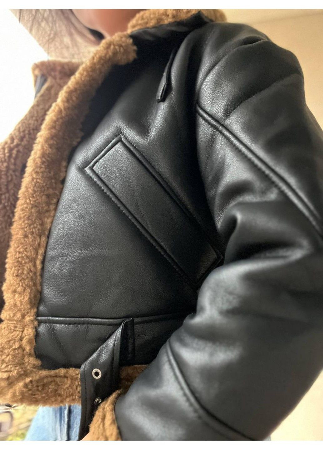 Дублянка жіноча 2437 коротка авіатор на блискавці з коричневим хутром екошкіра чорна AFTF BASIC (311280507)