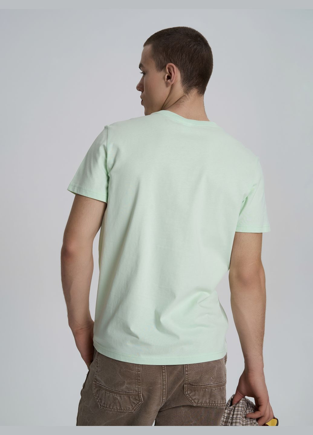 Светло-бирюзовая футболка мужская светло-бежевого цвета с коротким рукавом Роза