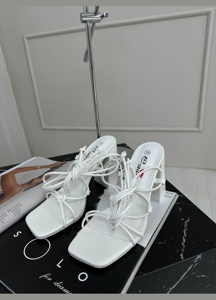 Белые женские босоножки со шнуровкой No Brand