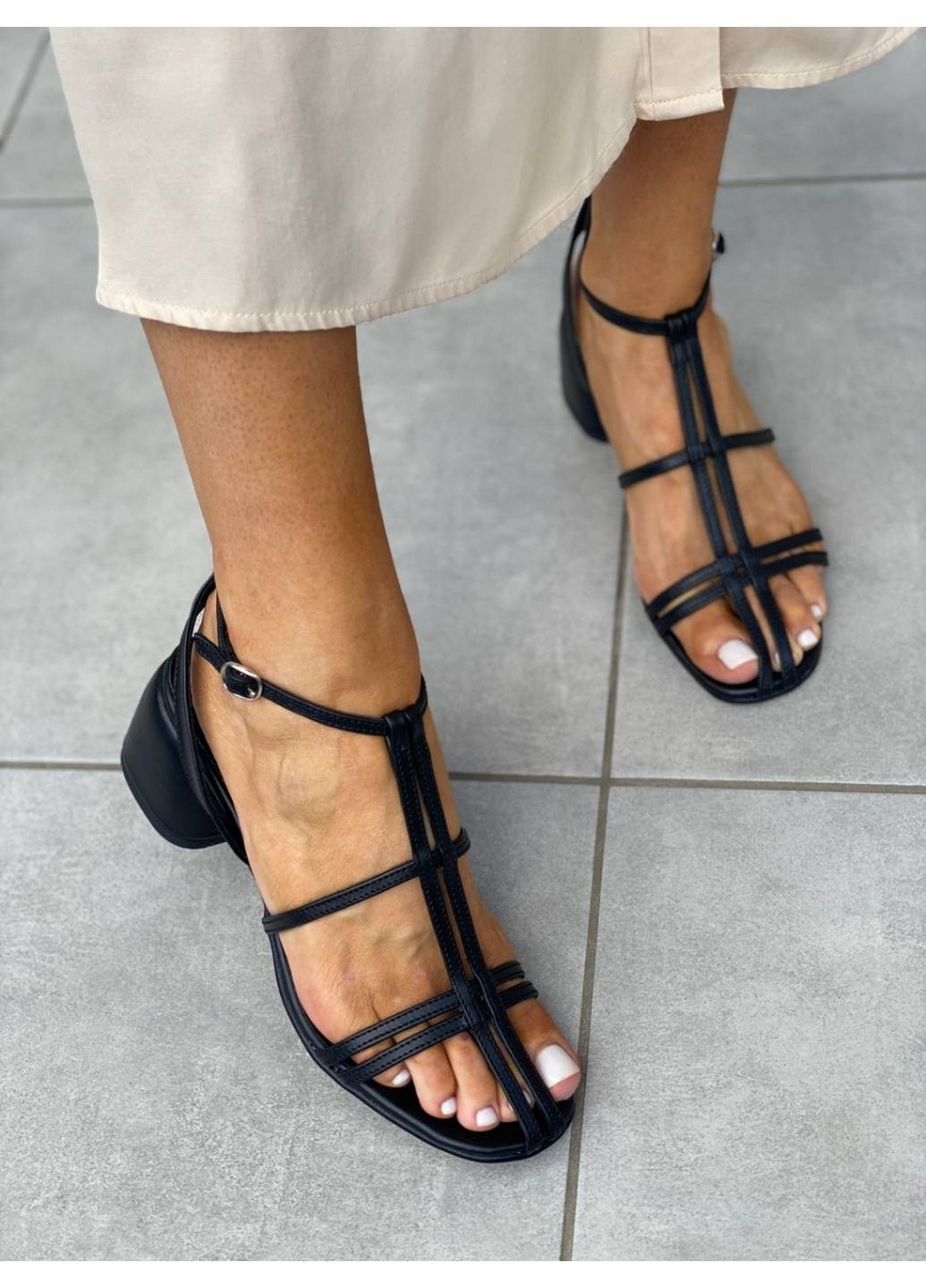 Черные кожаные женские босоножки VZUTIK