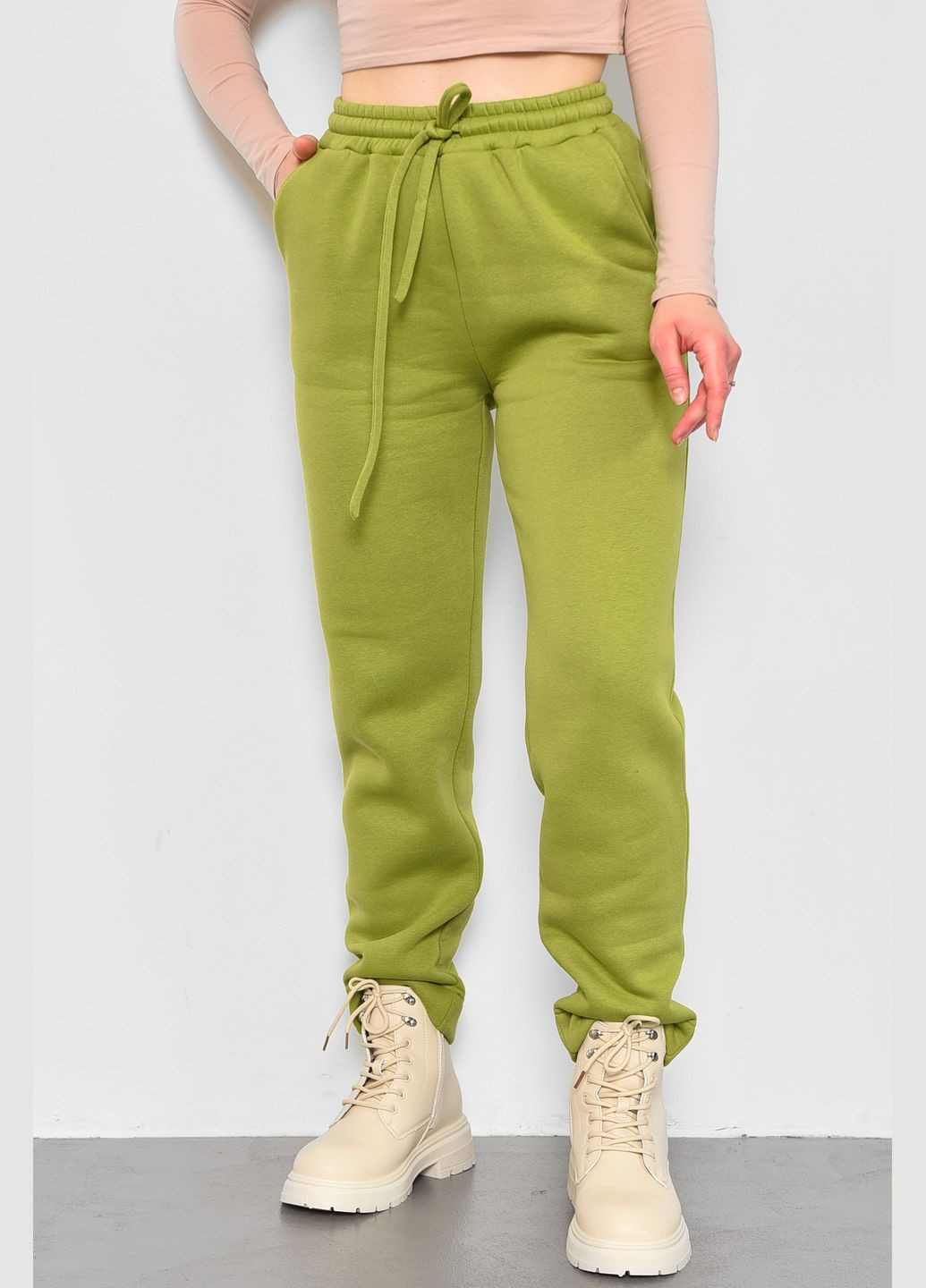 Спортивные штаны женские на флисе салатового цвета Let's Shop (283322876)