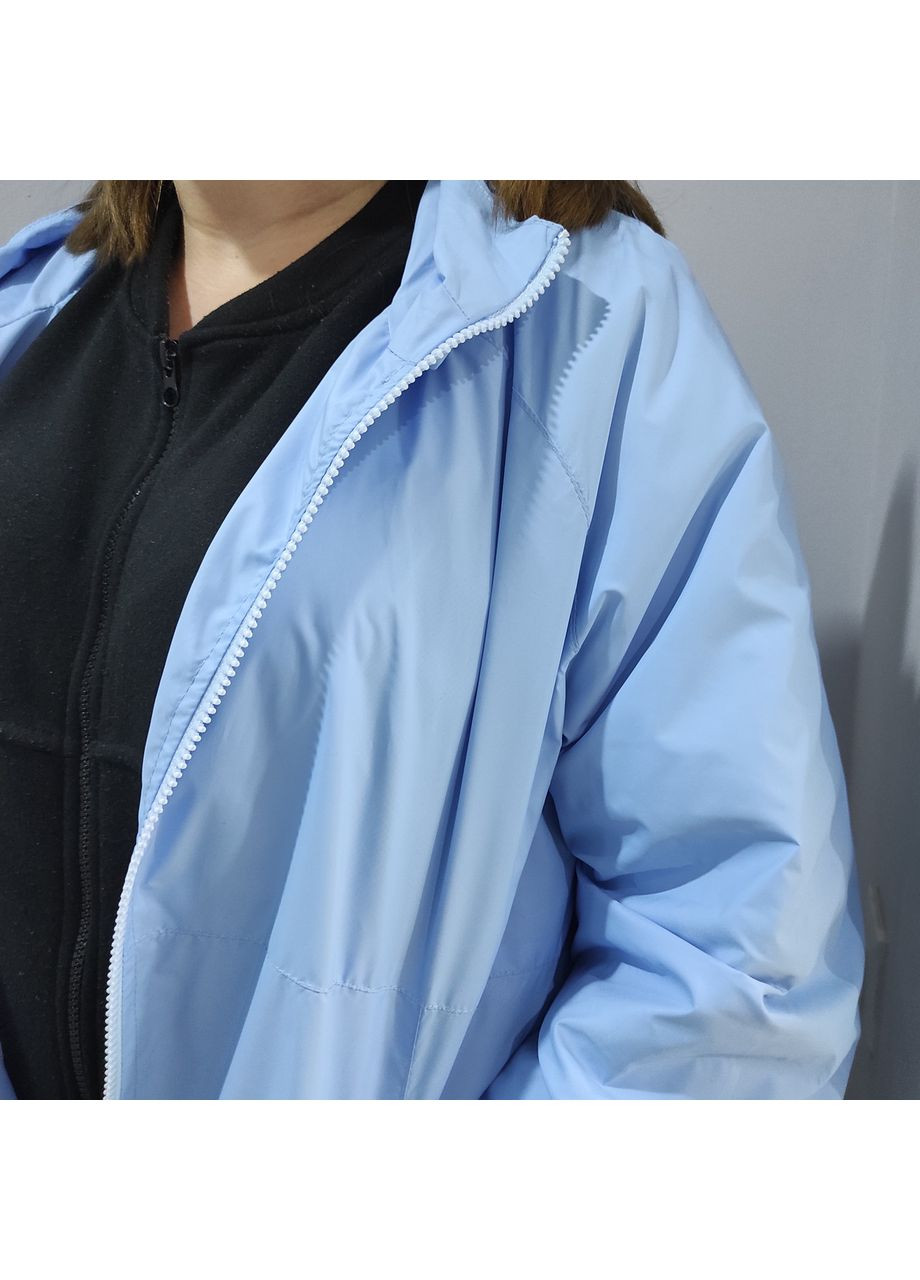 Блакитна куртка жіноча вітровка велика легка світла капюшон 3xl блакитна No Brand