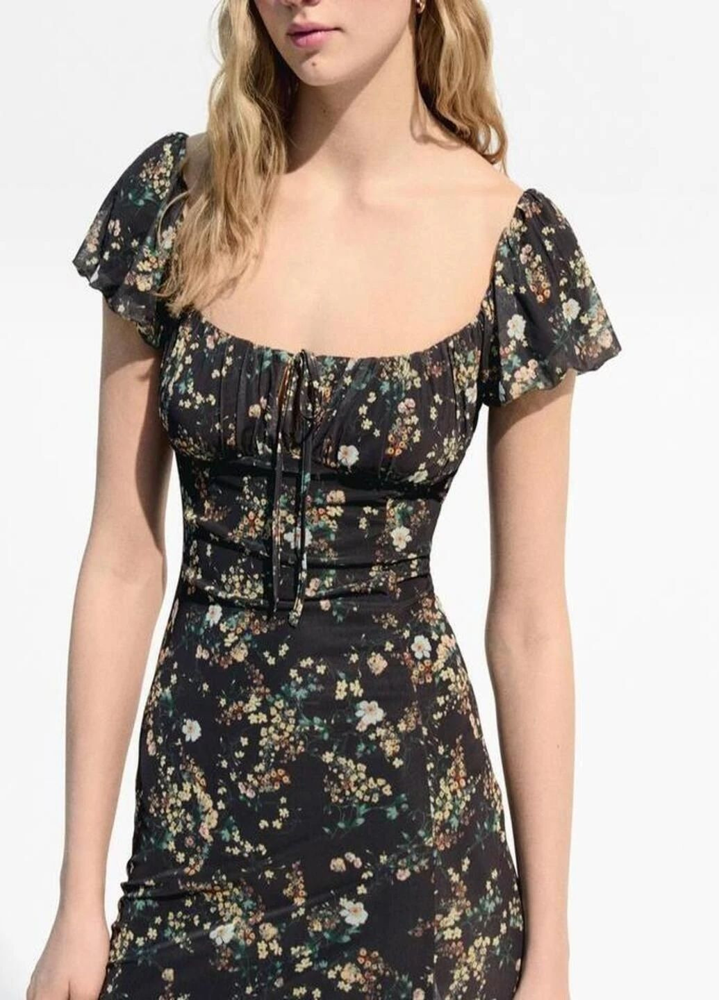 Зеленое кэжуал платье Bershka с цветочным принтом