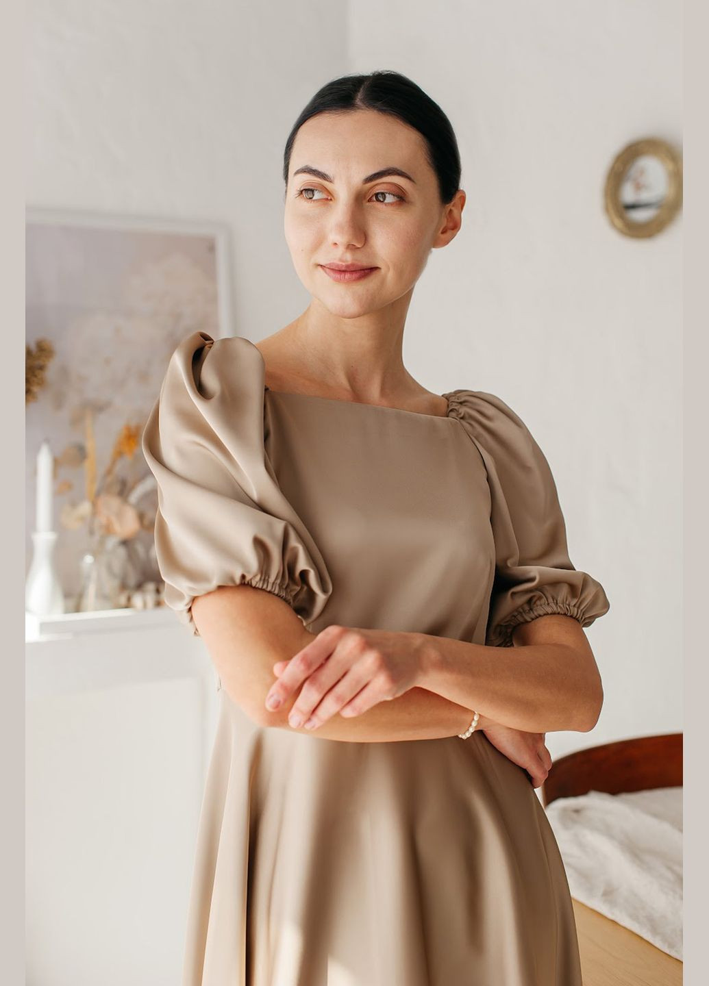 Коричнева жіноча сукня “caramel flow” з обʼємними рукавами Lana Bryk однотонна