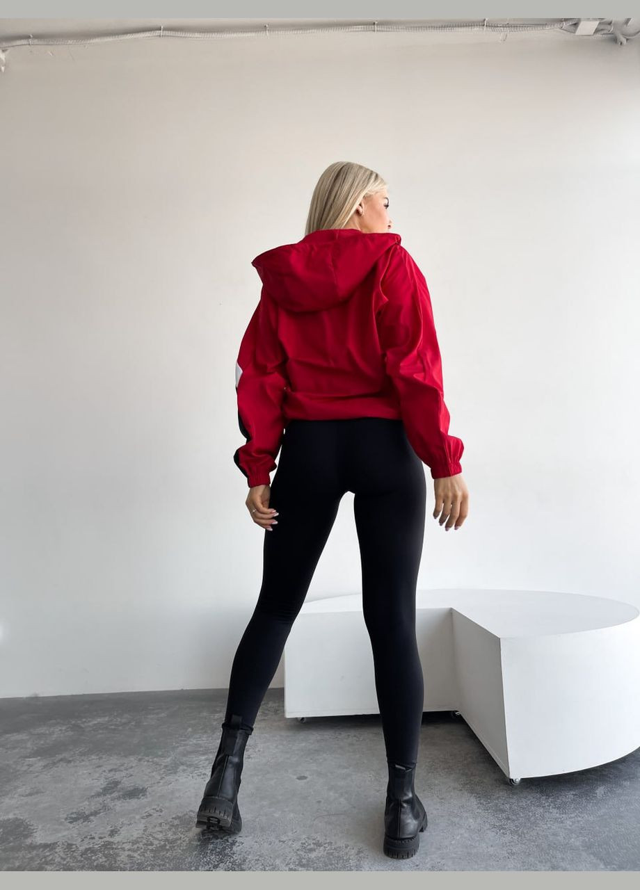 Красная женская куртка-ветровка с капюшоном цвет черно-красный р.42/46 454225 New Trend