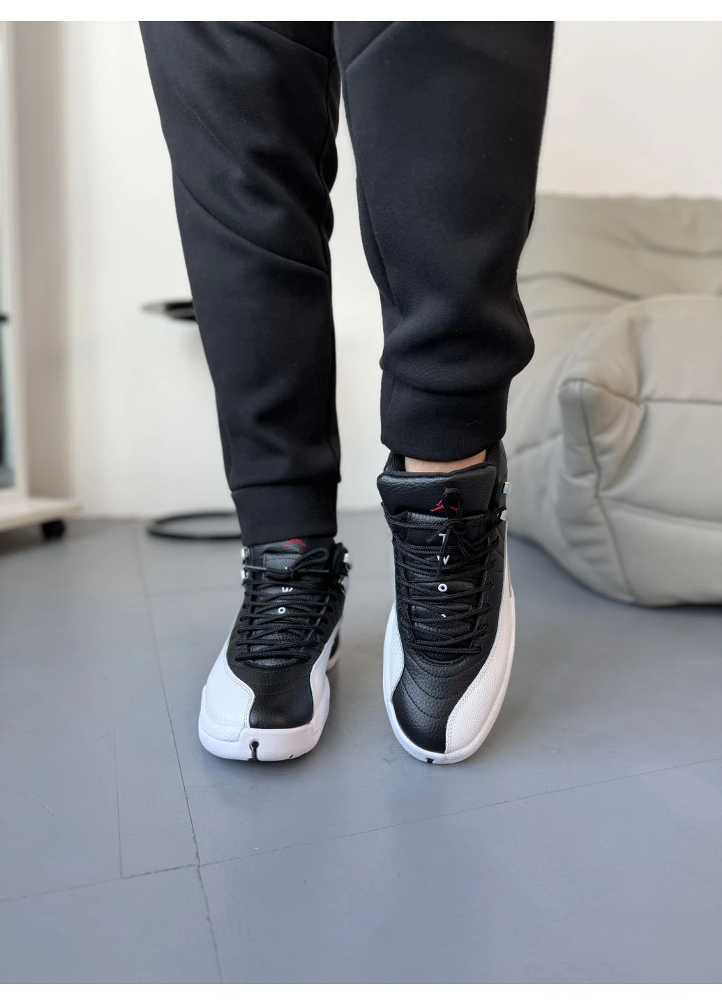 Білі кросівки чоловічі nike 12 retro playoffs black white найк аір ретро білі демісезон No Brand