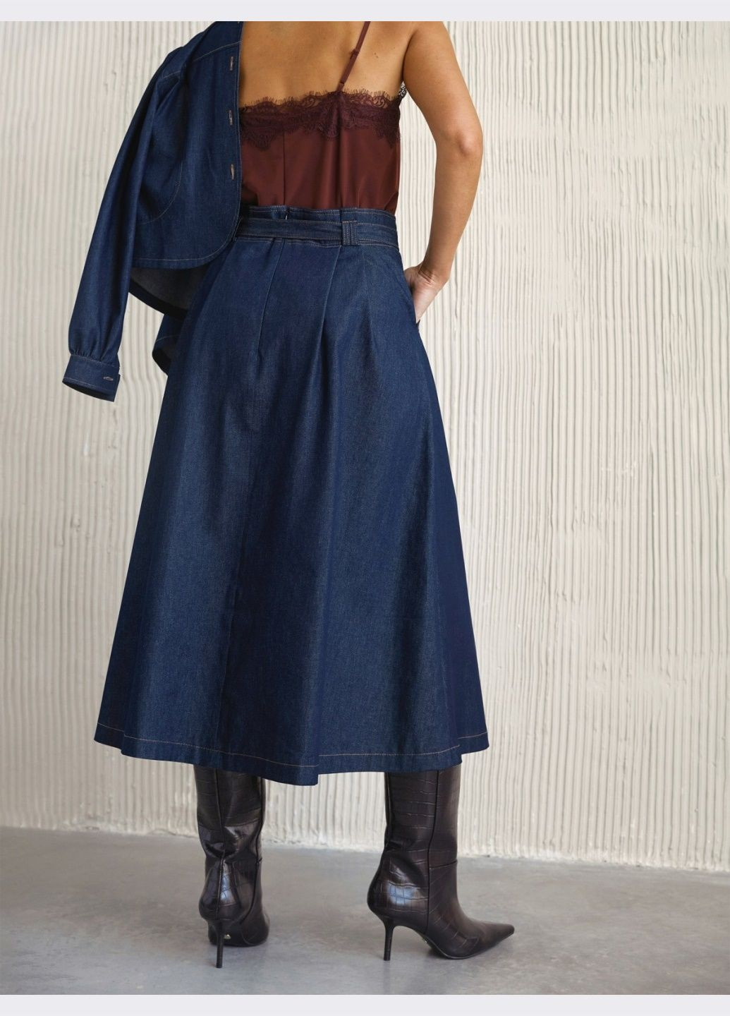 Темно-синяя однотонная джинсовая юбка-миди тёмно-синего цвета Dressa