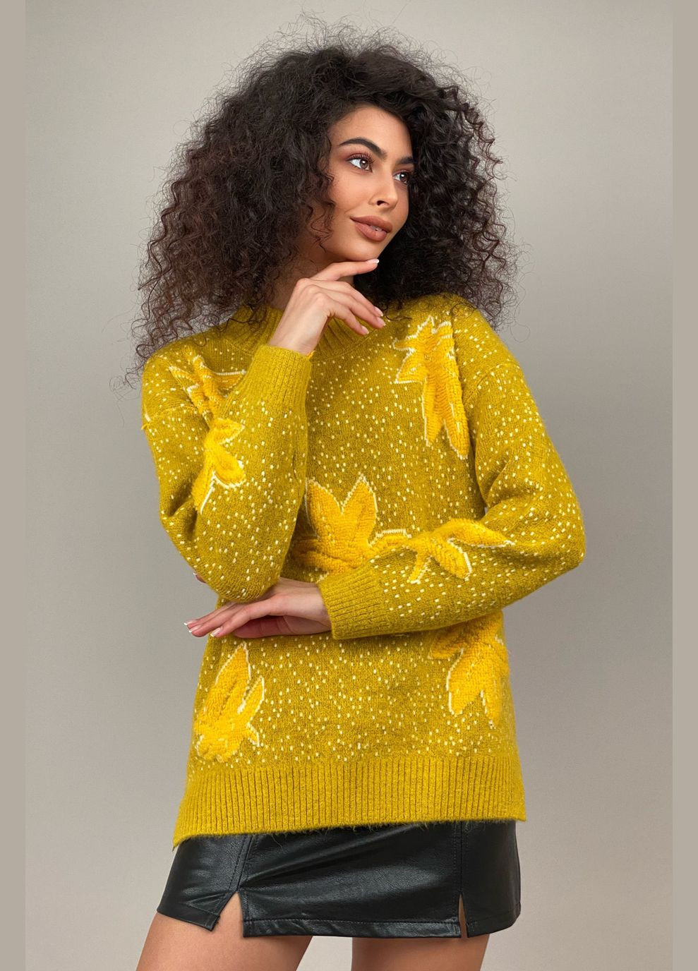 Желтый зимний свитер с листьями CHICLY
