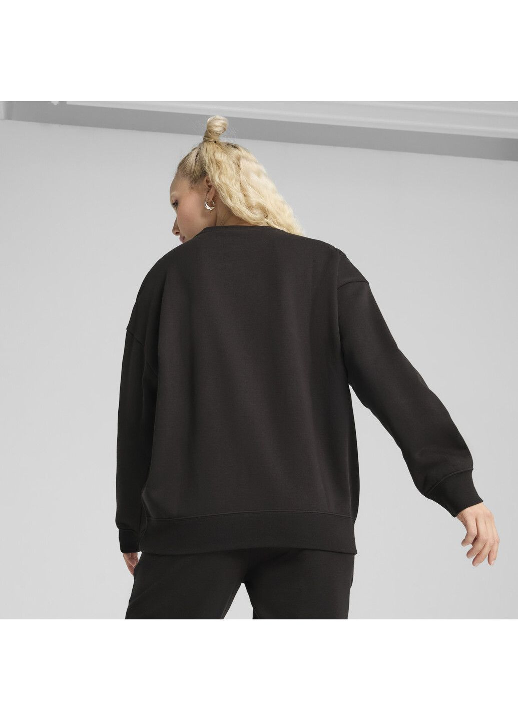 Черный свитшот essentials oversized crew women Puma однотонный (351596132)