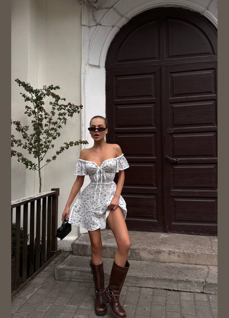 Белое повседневный муслиновое мини платье в цветочный принт с пышной юбкой Adelante с цветочным принтом