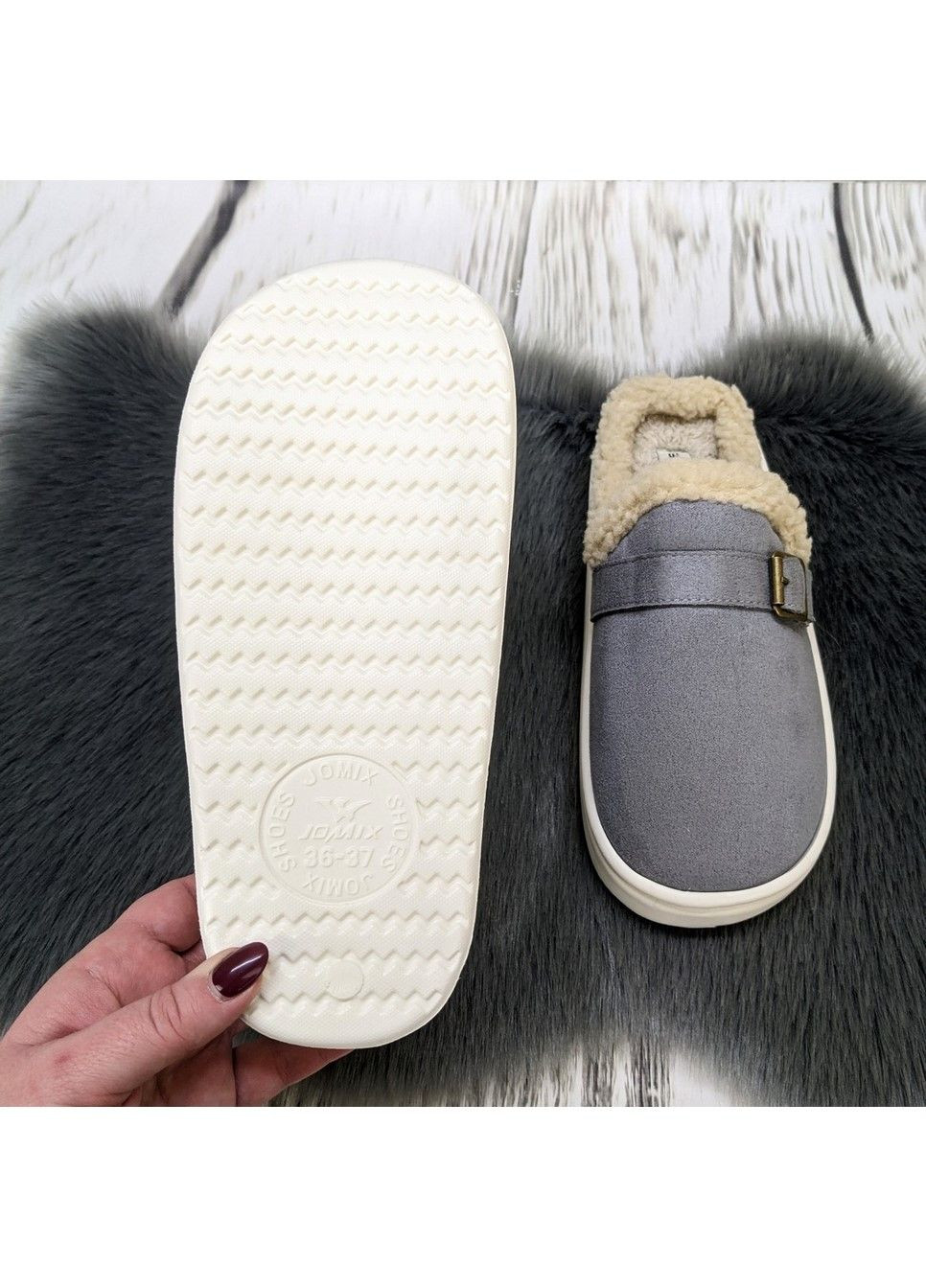 Серые тапочки домашние женские Jomix с пряжкой
