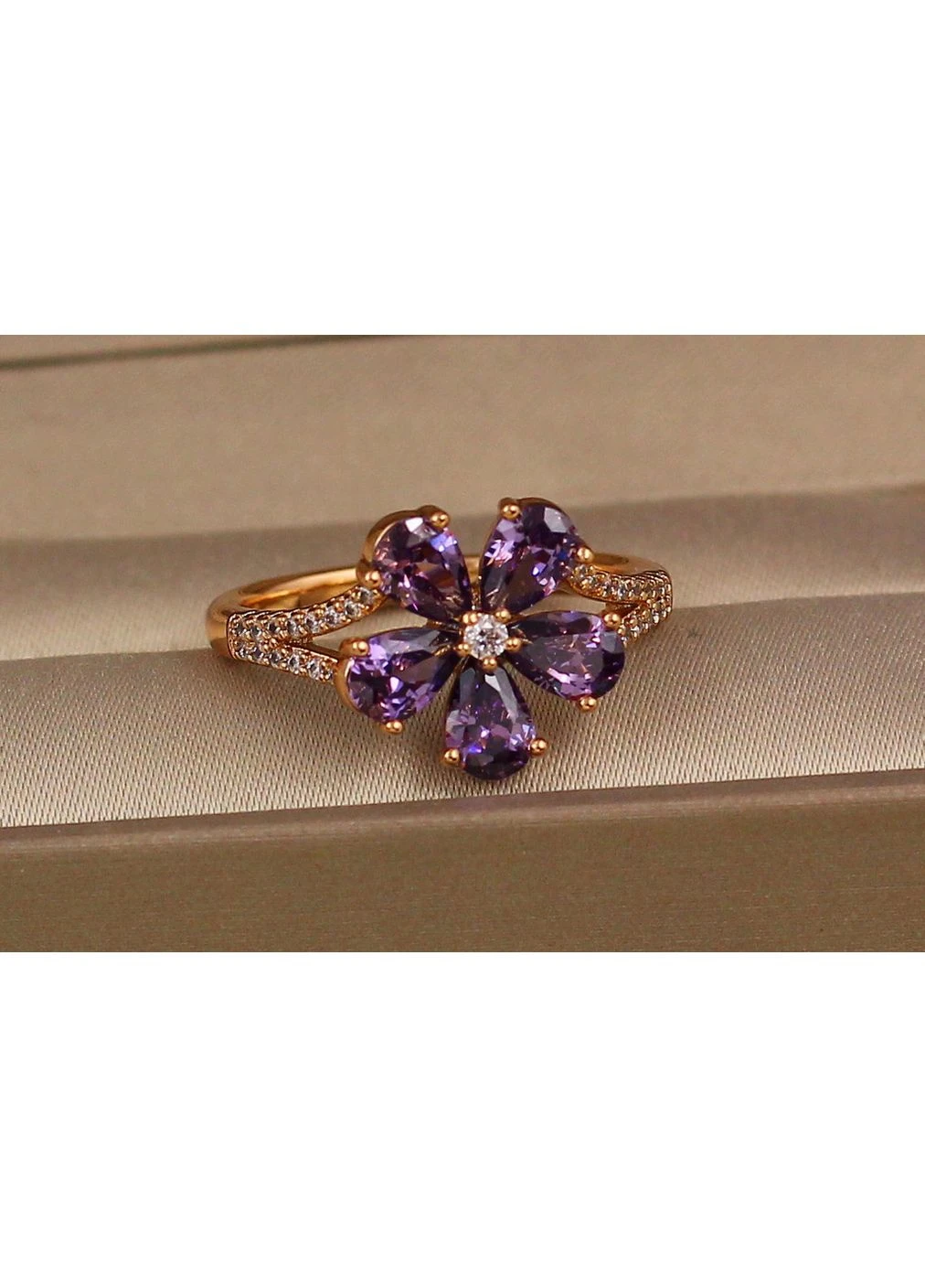Кільце квітка з фіолетовим каменем р 16 золотисте love-shopping Xuping Jewelry (387390840)