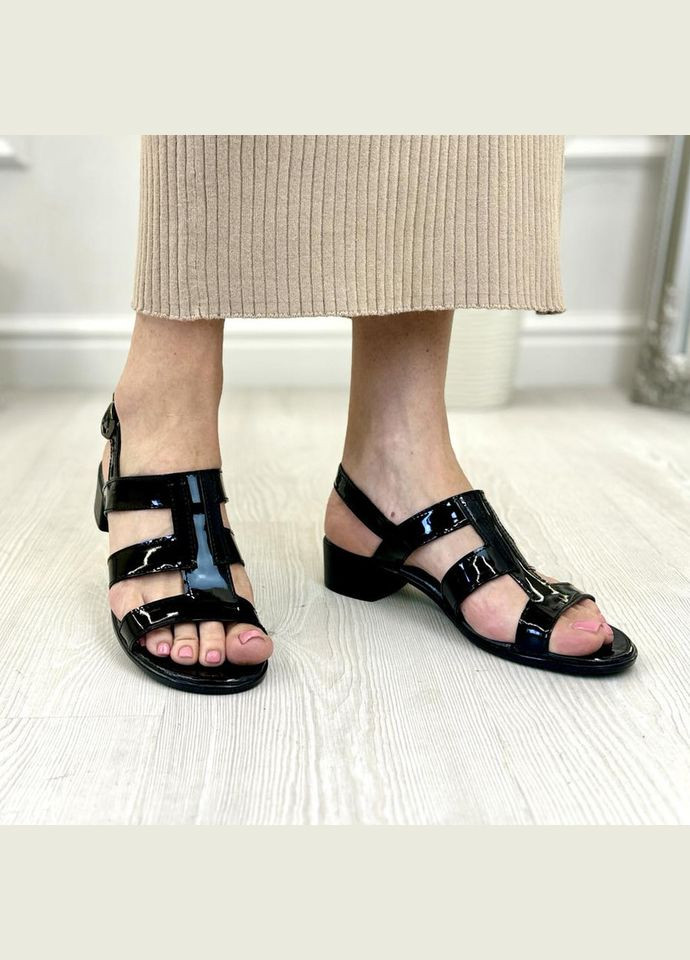 Жіночі чорні лакові босоніжки. 36,38 розмір No Brand (303932151)